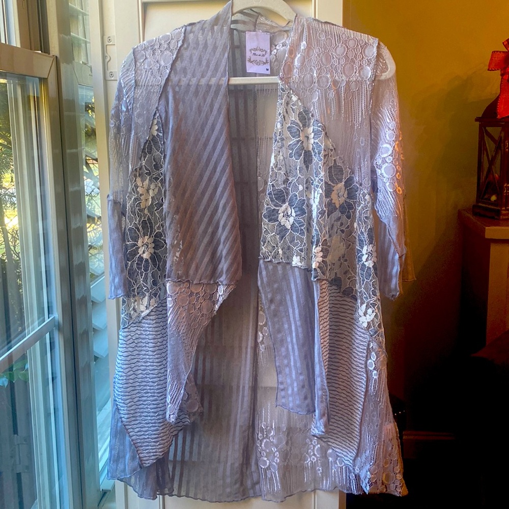 Fleur de Lis kimono size M light gray metallic